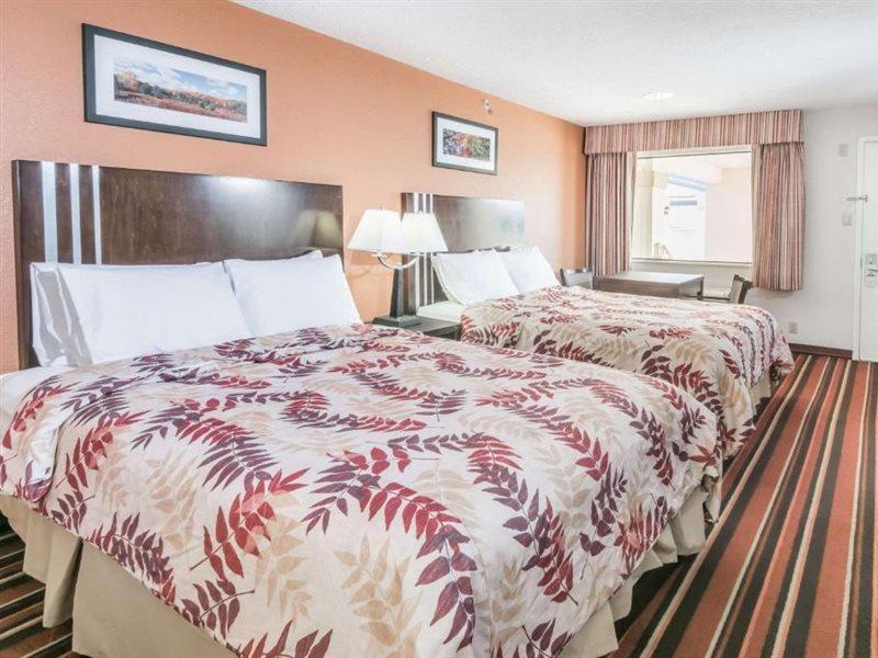 Hotel Days & By Wyndham Winnie