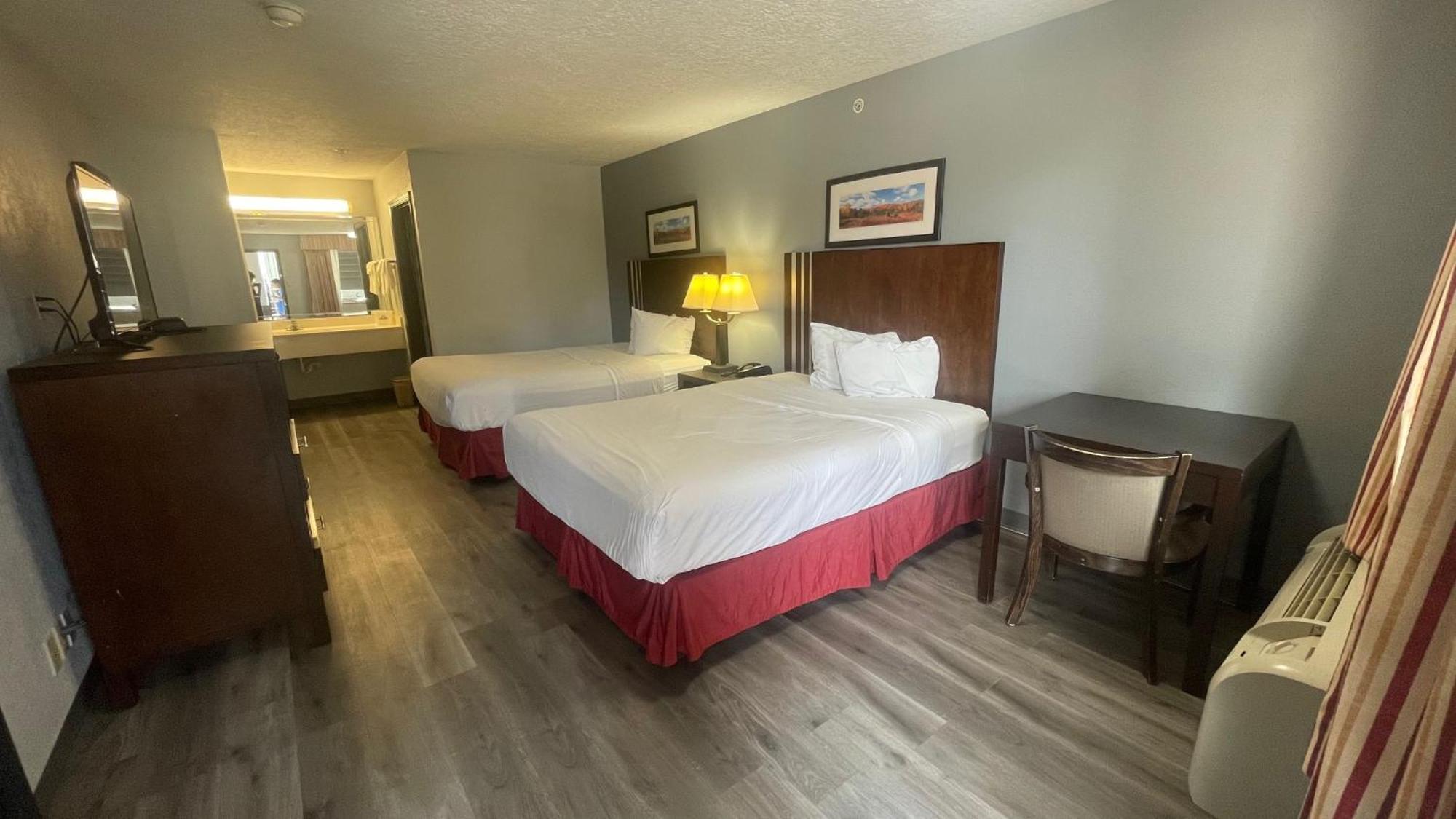 Hotel Days & By Wyndham Winnie