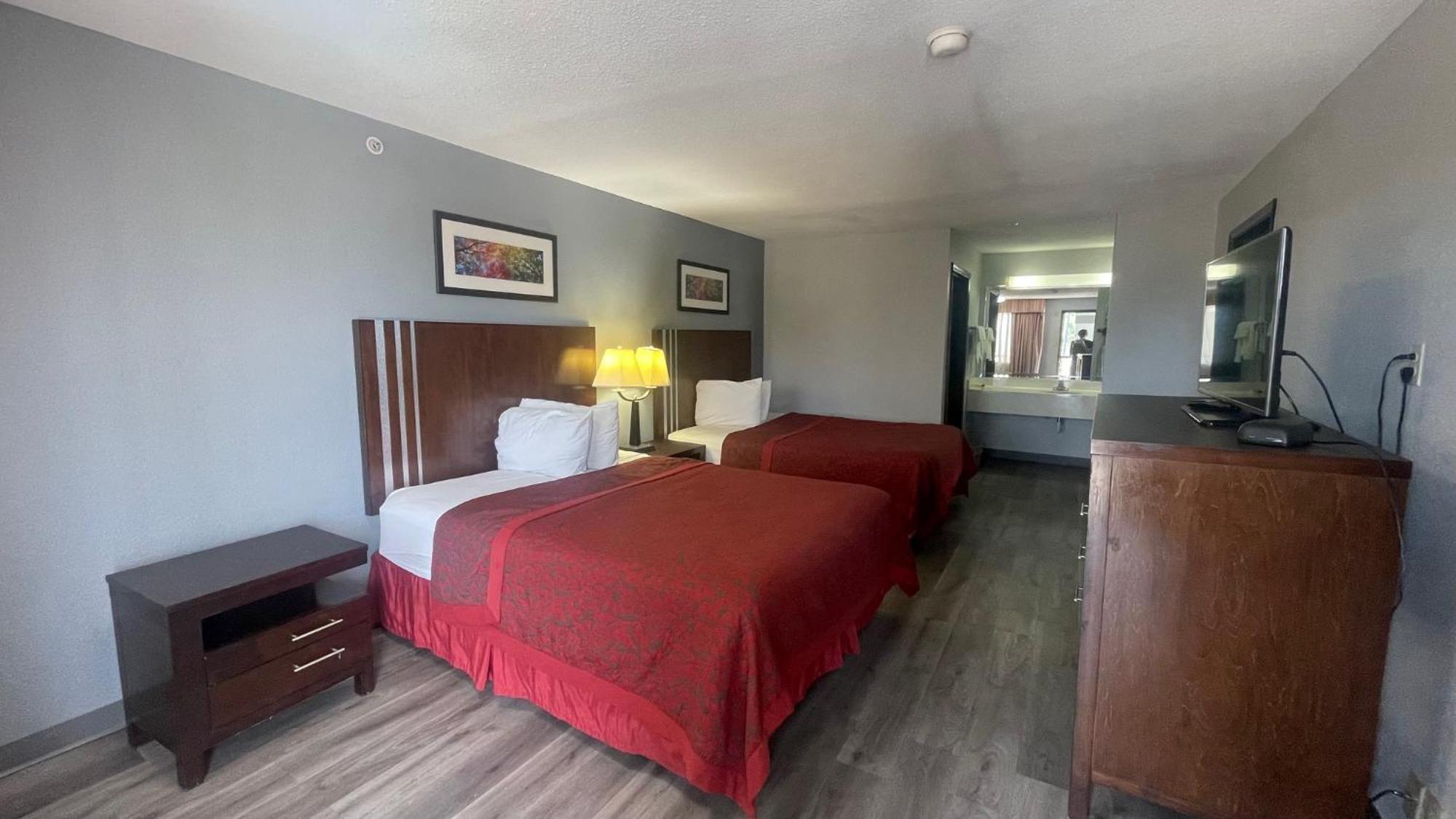 Hotel Days & By Wyndham Winnie