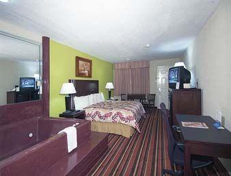 Days & By Wyndham Hotel Winnie