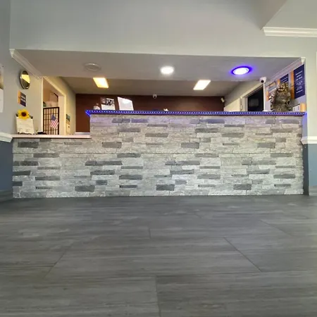 Days Inn & Suites By Wyndham Winnie Extérieur photo