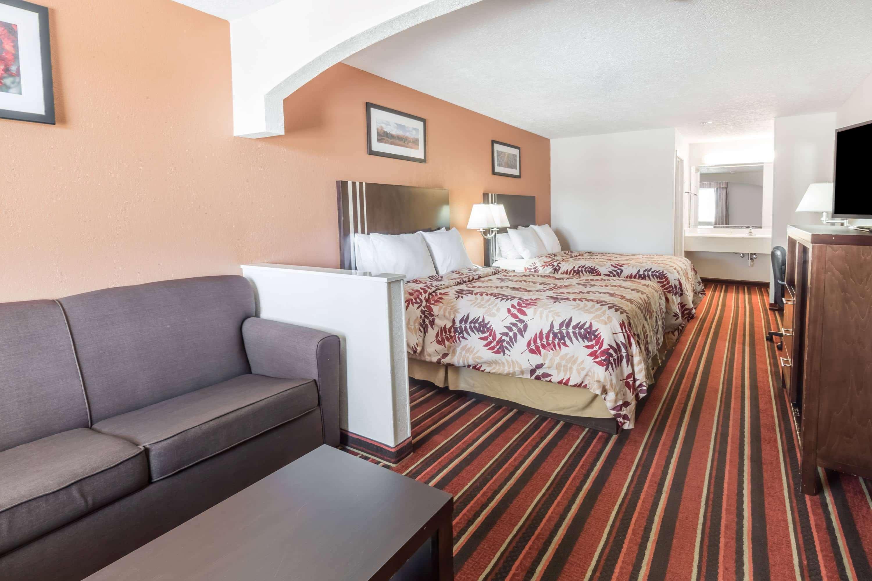 Hotel Days & By Wyndham Winnie