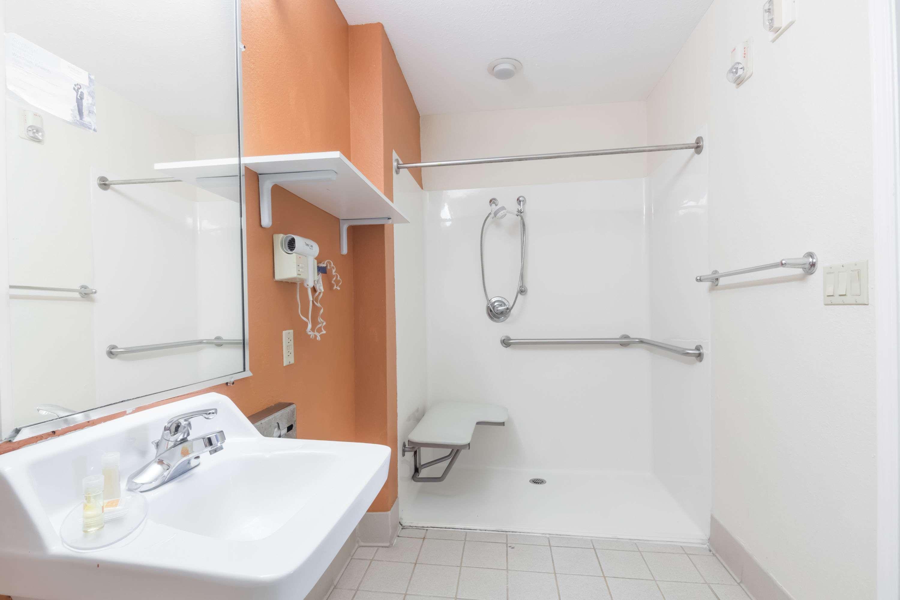 Hotel Days & By Wyndham 2*